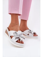 Kožené Dámské Klapky Na Platformě S Ozdobným  model 21695988 - Artiker