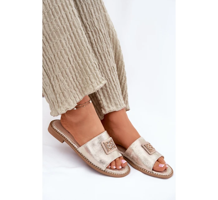 Dámské Sandály Na Plochém Podpatku S Ozdobou model 21696786 Zlaté - S.Barski Dámské Sandály Na Plochém Podpatku S Ozdobou model 21696786 Zlaté - S.Barski