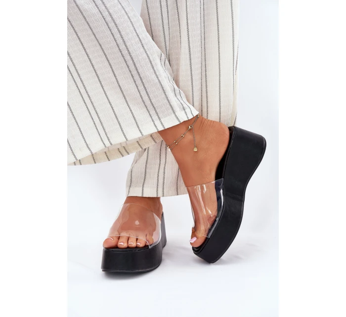 Dámské pantofle s páskem na klínu černé model 21696443 - Boto