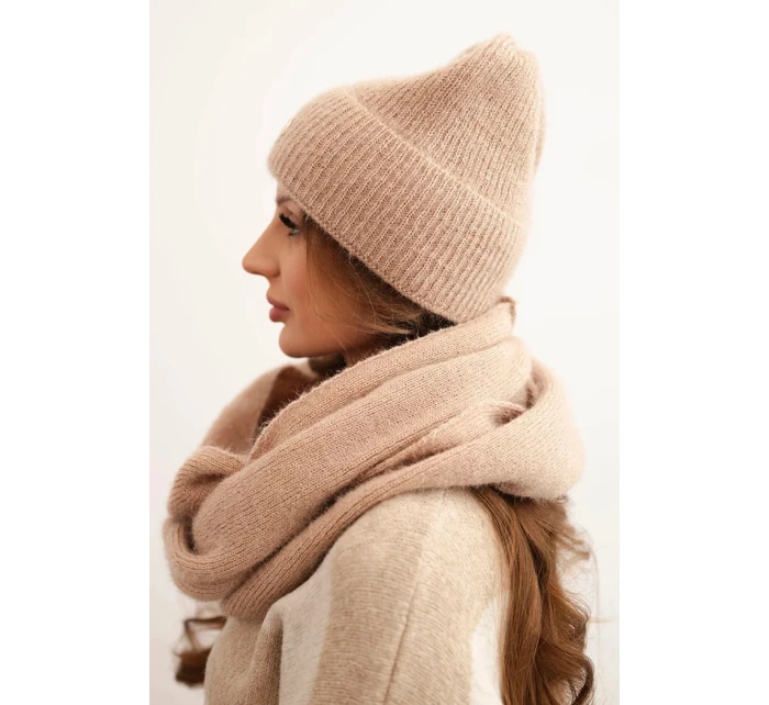 Dámská souprava s čepicí a šálou z měkké pleteniny béžová