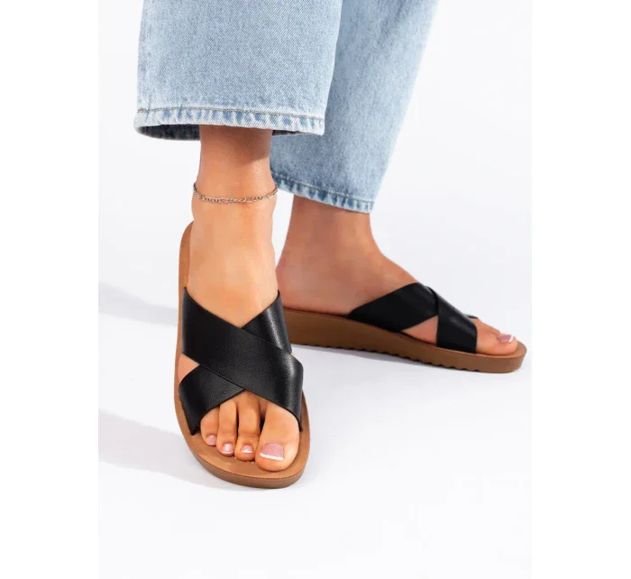 Pěkné černé dámské nazouváky na klínku Pěkné černé dámské nazouváky na klínku