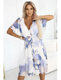 šaty s obálkovým výstřihem a rukávy modré květy na pozadí model 21149869 - numoco basic