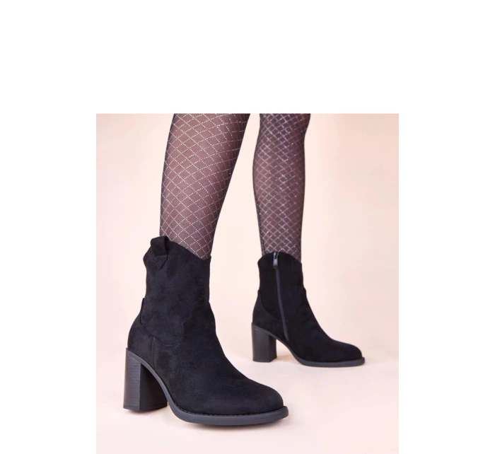 Boty na podpatku model 221033 Solea Boty na podpatku model 221033 Solea