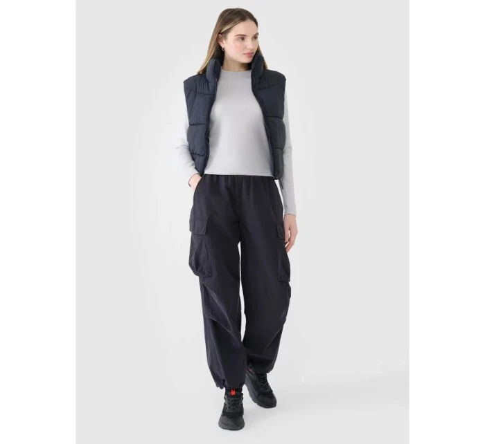 Dámské pouzdro bez rukávů se syntetickou výplní model 21438815 - 4F Dámské pouzdro bez rukávů se syntetickou výplní model 21438815 - 4F