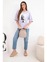 Dámská bavlněná oversize halenka s krátkým rukávem a módním potiskem světle fialová