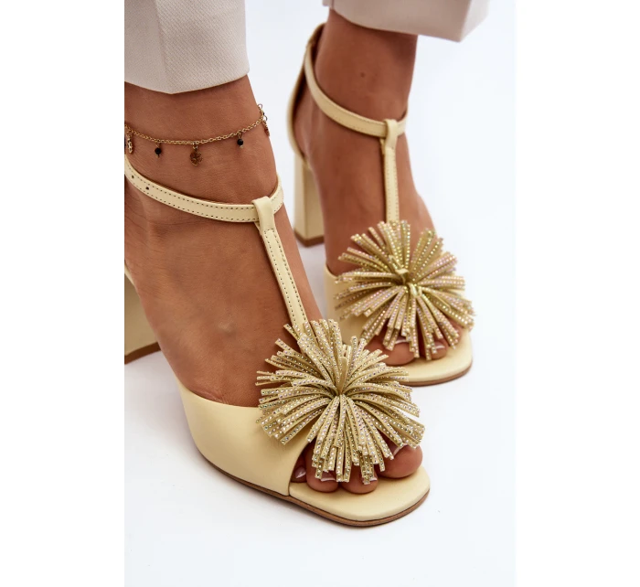 Kožené sandály na podpatku s ozdobou Laura Messi 2758 béžové