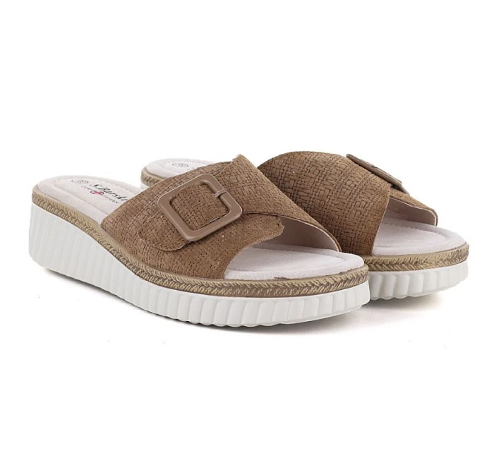 Dámské kožené žabky na platformě hnědé model 22097148 - S.Barski