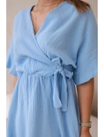 Mušelínové šaty s pasem modrý