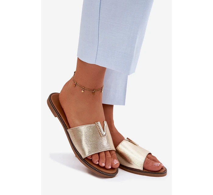 Ženské ploché pantofle s ozdobným detailem V Zlaté Nelmira