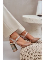 Kožené elegantní sandály na podpatku tmavě béžové model 21685342 - Laura Messi Kožené elegantní sandály na podpatku tmavě béžové model 21685342 - Laura Messi