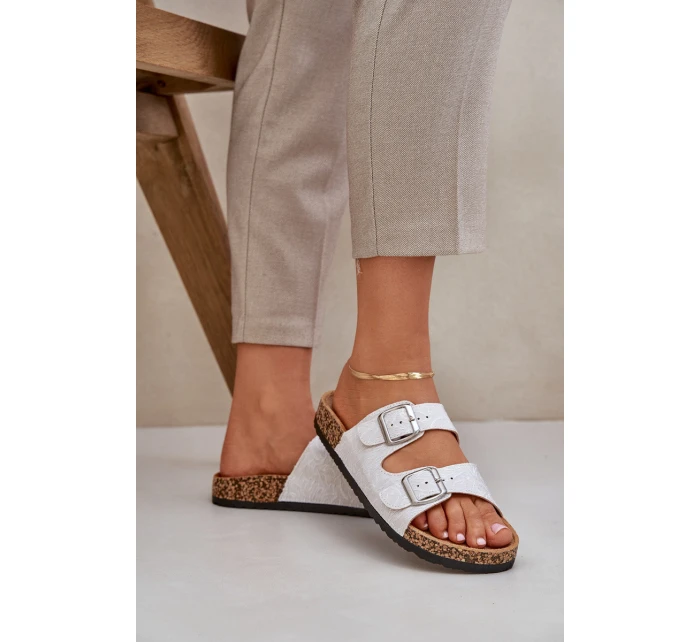 pantofle na korkové podrážce s přezkami světle šedé model 21685392 - Boto pantofle na korkové podrážce s přezkami světle šedé model 21685392 - Boto