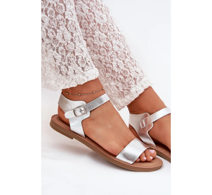 Dámské Sandály Na Plochém Podpatku Eko Kůže Stříbrné model 21703875 - Boto Dámské Sandály Na Plochém Podpatku Eko Kůže Stříbrné model 21703875 - Boto