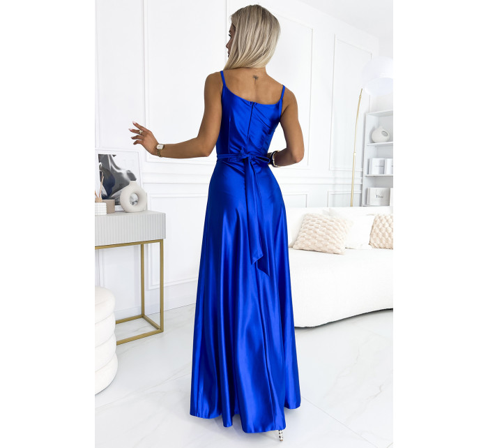 Elegantní dlouhé saténové šaty s výstřihem Numoco JULIET - chrpově modré