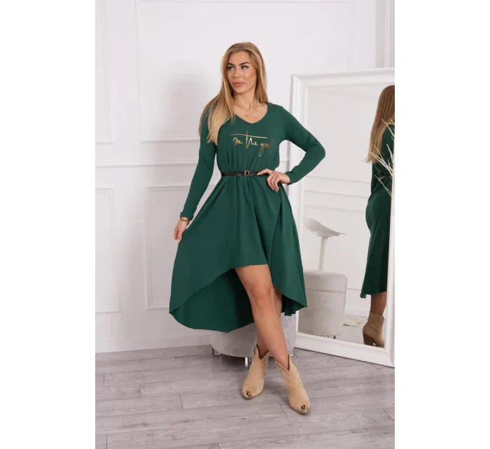 Šaty s ozdobným páskem a nápisem tmavě zelené Šaty s ozdobným páskem a nápisem tmavě zelené