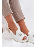 Dámské kožené sandály s ozdobou model 21695456 bílé - VINCEZA
