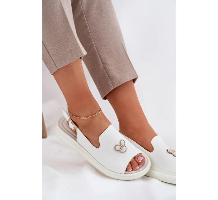 Dámské kožené sandály s ozdobou model 21695456 bílé - VINCEZA