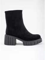 Módní černé dámské  kotníčkové boty na širokém podpatku