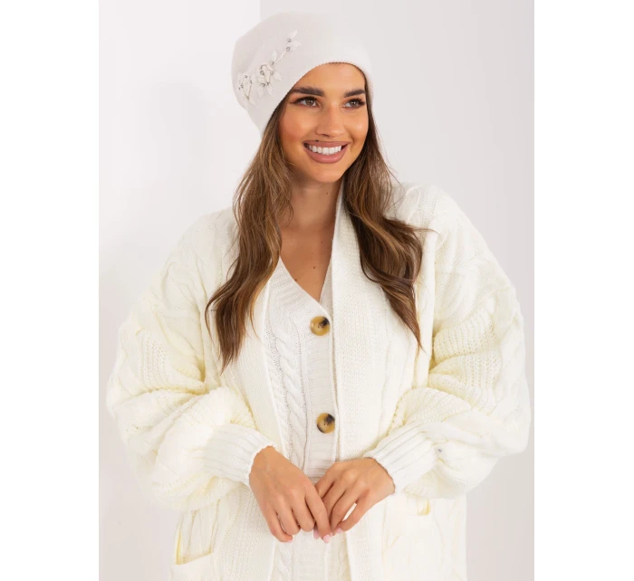 Czapka AT CZ model 18997360 ecru - FPrice Czapka AT CZ model 18997360 ecru - FPrice