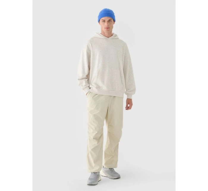 Pánská mikina s kapucí 4F 4FWAW24TSWSM1310-11S s pánskými prvky Pánská mikina s kapucí 4F 4FWAW24TSWSM1310-11S s pánskými prvky