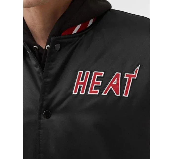 Mitchell & Ness NBA Heavyweight Satin Jacket Miami Heat M OJBF3413-MHEYYPPPBLCK pánské provedení Mitchell & Ness NBA Heavyweight Satin Jacket Miami Heat M OJBF3413-MHEYYPPPBLCK pánské provedení