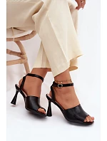 Dámské sandály na podpatku model 22126177 Černé - VINCEZA