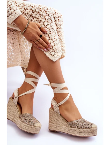 Vázané dámské sandály na klínu Béžové model 21613938 - Boto Vázané dámské sandály na klínu Béžové model 21613938 - Boto