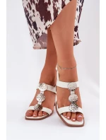 Dámské sandály na podpatku s ozdobným páskem bílé model 21687244 - Boto