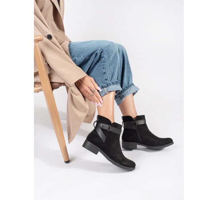 Exkluzívní černé dámské kotníčkové boty na širokém podpatku Exkluzívní černé dámské kotníčkové boty na širokém podpatku
