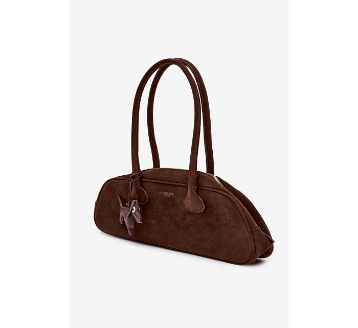 Hnědá baguette kabelka z imitace semiše s přívěskem jezevčík Annette