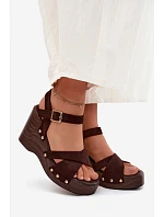 Dámské sandály na platformě se zlatými přezkami Čokoládové Velvra