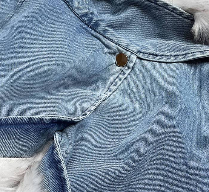 Světle modro/bílá dámská džínová bunda s kožešinovým límcem (BR9585-50026)