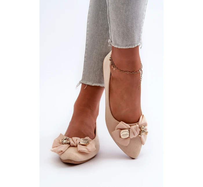 Dámské lodičky z ekologického semiše s mašlí a broží v jemně béžové barvě Satris