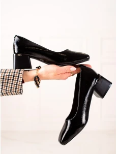 Zajímavé černé dámské lodičky na širokém podpatku