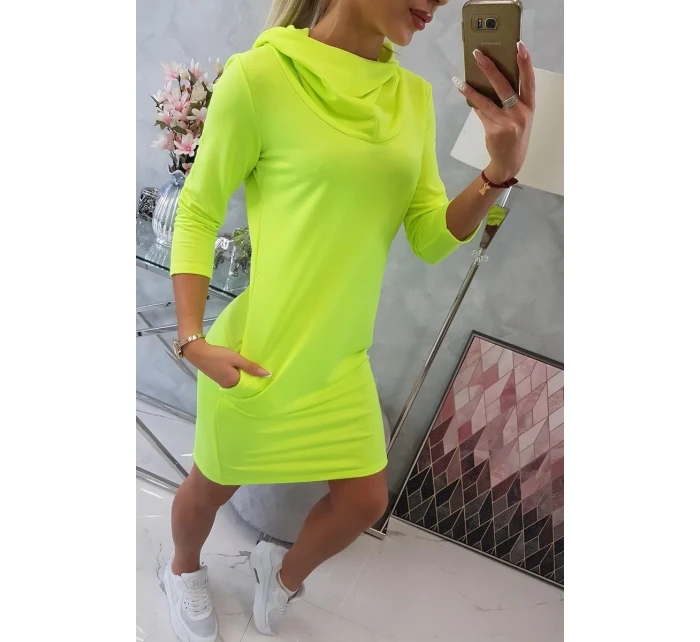 Šaty s kapucí a kapsami žluté neonové barvy