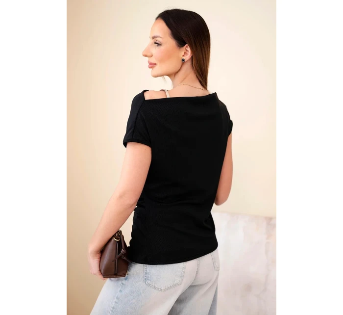 Dámská žebrovaná halenka z viskózy s vodovým výstřihem a řasením černá