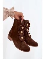 Semišové dámské kotníkové boty s ozdobnými květinami Zazoo 3085 hnědé