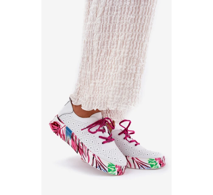 Dámské Kožené Sneakersy Na Vzorované Platformě model 21691905 Bílé - VINCEZA