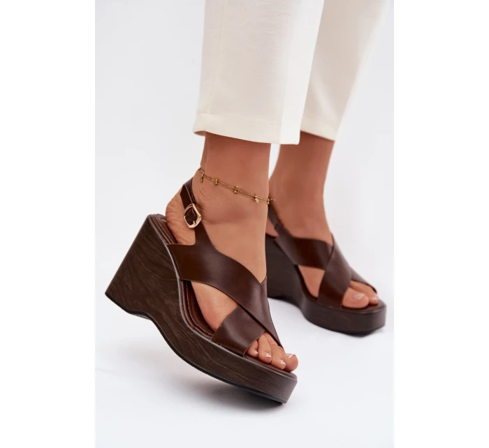 Dámské sandály z eko kůže na platformě Čokoládové model 21937446 - Boto