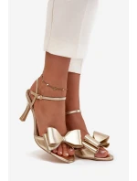 Sandály na podpatku s mašlí zlaté model 21709782 - Boto Sandály na podpatku s mašlí zlaté model 21709782 - Boto
