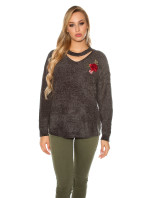 Trendy pletený svetr s květinovou výšivkou