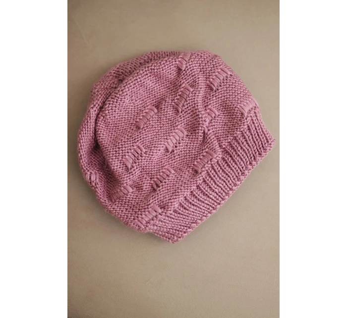 Dámská zimní čepice z vlny s ozdobným vzorem K451 fialová Dámská zimní čepice z vlny s ozdobným vzorem K451 fialová