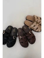 Dámské pantofle s pásky a zlatým sponou Černé model 21943458 - Boto