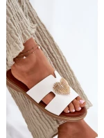 Dámské sandály na plochém podpatku se zlatou ozdobou bílé model 21697094 - EVENTO Dámské sandály na plochém podpatku se zlatou ozdobou bílé model 21697094 - EVENTO