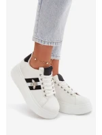 Dámské tenisky na platformě s bílým přívěskem Palvessa Dámské tenisky na platformě s bílým přívěskem Palvessa