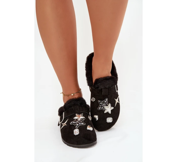 Dámské pantofle s ozdobami a sponou, zateplené kožíškem – černé Thalora Dámské pantofle s ozdobami a sponou, zateplené kožíškem – černé Thalora
