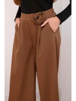 Dámské kalhoty elegantní se širokou nohavicí a ozdobným květem světle hnědé Dámské kalhoty elegantní se širokou nohavicí a ozdobným květem světle hnědé