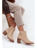 Zateplené dámské kotníkové boty na podpatku se zlatým detailem béžové model 21708228 - Boto Zateplené dámské kotníkové boty na podpatku se zlatým detailem béžové model 21708228 - Boto