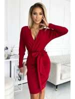 Dámské šaty ve vínové bordó barvě s výstřihem na zádech model 17916570 - numoco Dámské šaty ve vínové bordó barvě s výstřihem na zádech model 17916570 - numoco