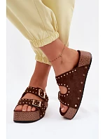 Dámské pantofle s přezkami a Čokoládové model 22095107 - Boto