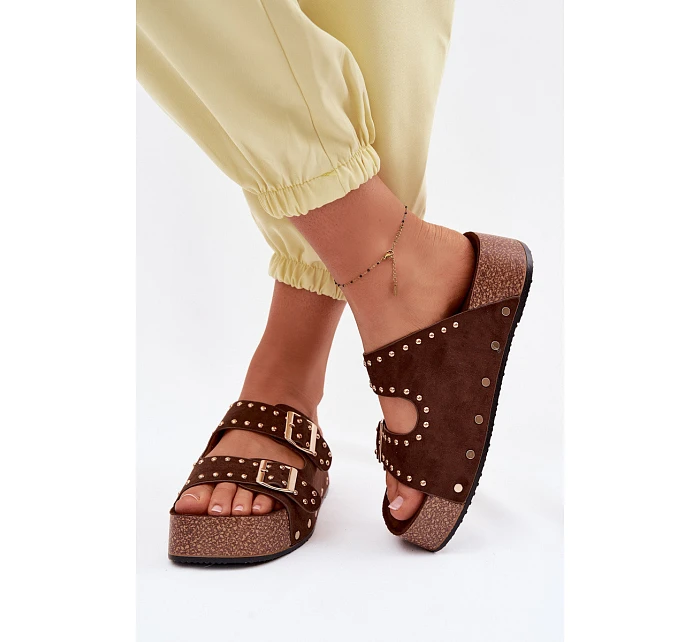 Dámské pantofle s přezkami a Čokoládové model 22095107 - Boto